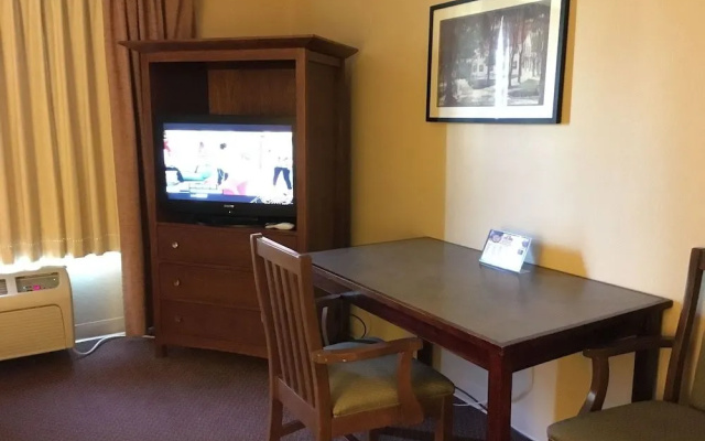 Norwood Inn & Suites