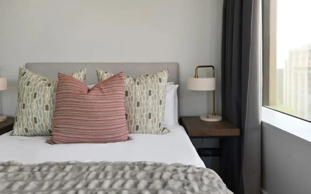 15th-floor 2-bed Panoramic City Views Modern Living