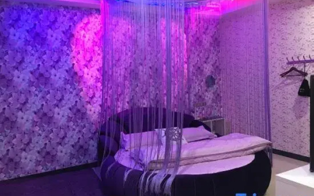 Shizong Sunshine Love Nest Theme Hotel
