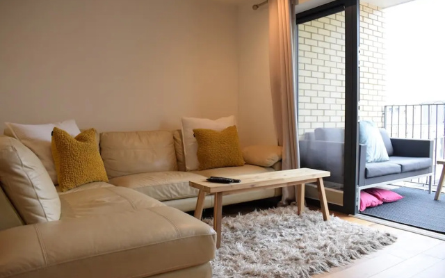 2 Bedroom Apartment With Parking in Camberwell