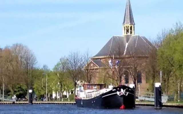 Hotelschip Ali-B2