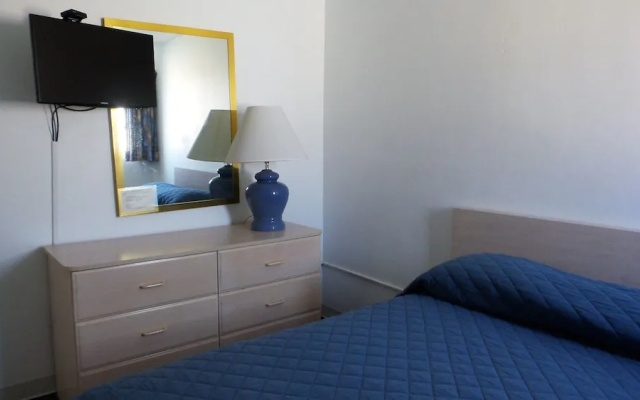 Golden Rail Motel
