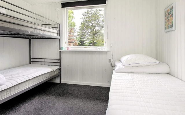 6 Person Holiday Home in Vaeggerlose