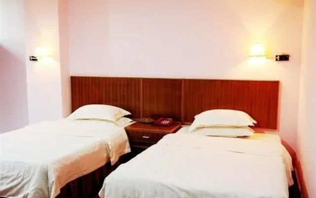 Xianglong Boutique Hotel (Guangzhou North Railway Station Huacheng Road Subway Station)