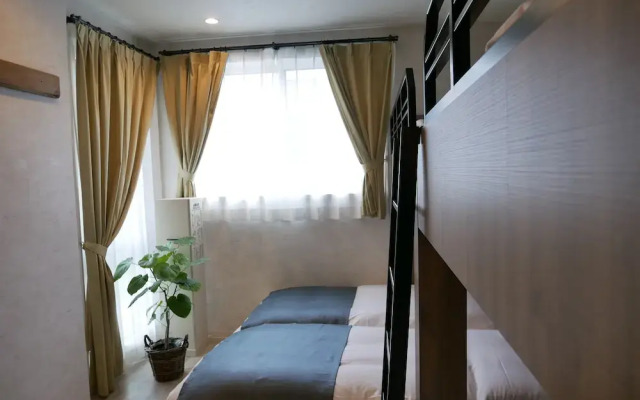 7 Rooms Hotel & Cafe