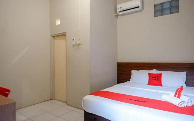 RedDoorz near Stasiun Tawang Semarang