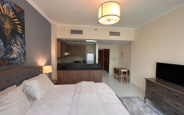 Stylish Studio With Balcony in Downtown Dubai