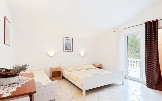 Comfortable Apartment With Large Covered Terrace