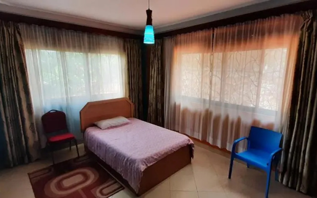4 Bedroom Lake View House in Buziga