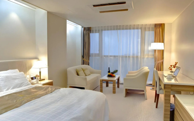 The Class 300 Hotel and Condominium