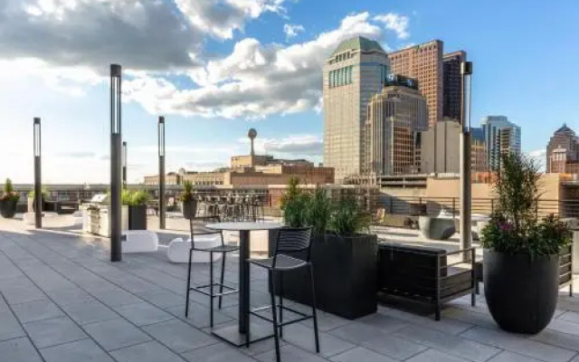 Frontdesk 80 On The Commons Downtown Columbus Apts