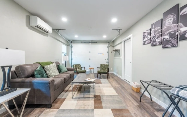 Zander Haus 3 Bedroom Home by RedAwning