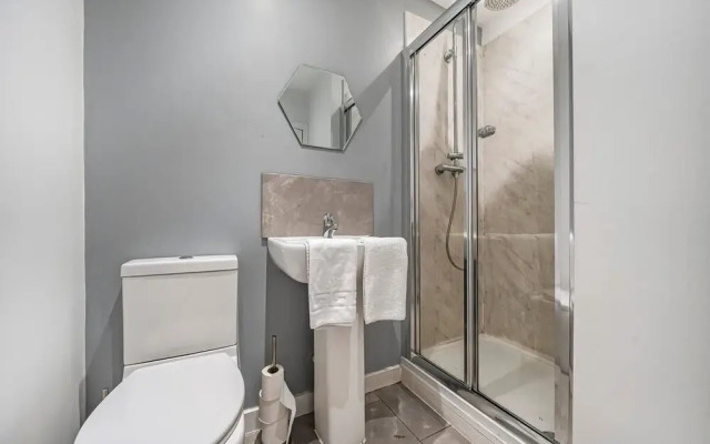 Modern Affordable Home - Contractors Leisure