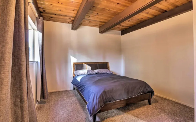 4-season Tahoe Hideaway: 1 Block to Biking!