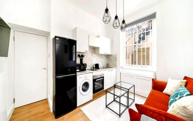 Bright 2BR Apartment in West Kensington