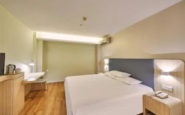 HanTing Hotel (Changzhou Global Dinosaur City Qinglongyuan)