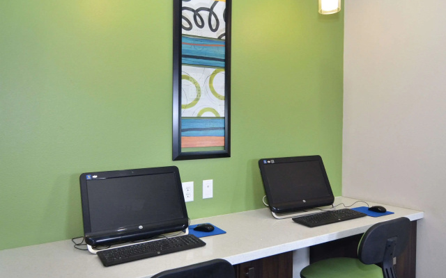 Quality Inn & Suites Kenedy - Karnes City