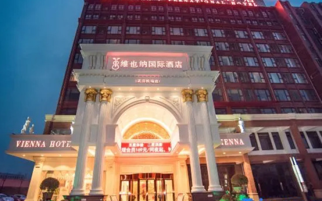 Vienna International Hotel (Wuhan Tianhe Airport Panlongcheng Songjiagang Metro Station)