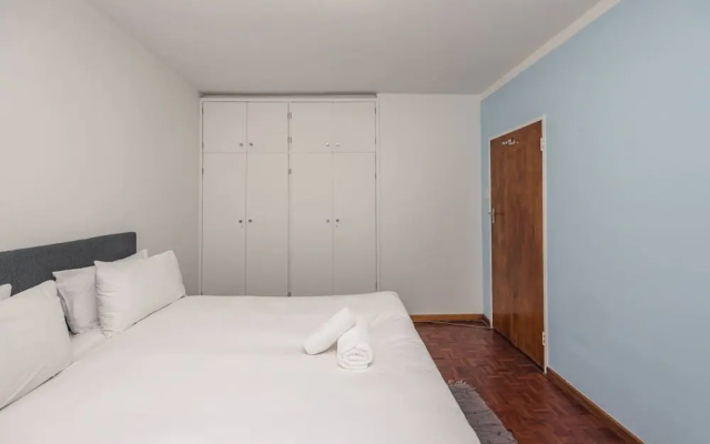 Centrally Located 2 Bedroom Apartment in Cape Town