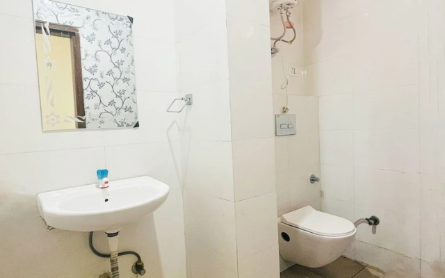 Roomshala 168 Startlight Suites