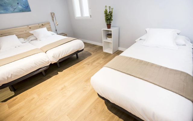 Hola Rooms