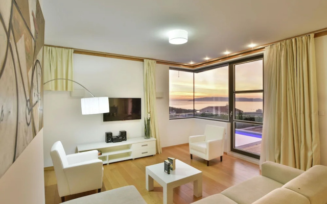 Swanky Villa in Makarska With Sauna, Jacuzzi & Mountain Views