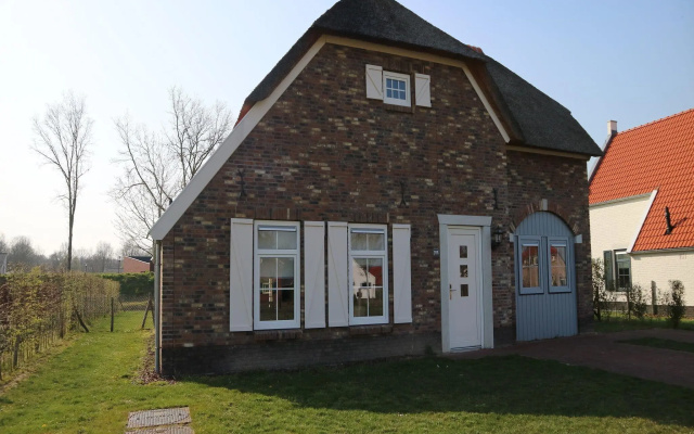 Nice, child-friendly villa with a sauna in Limburg
