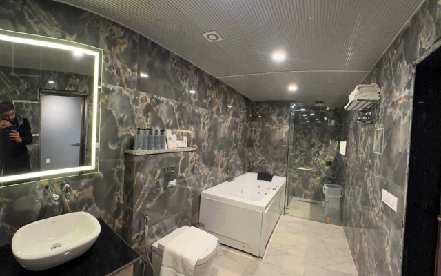 Emroz By Kings Resort
