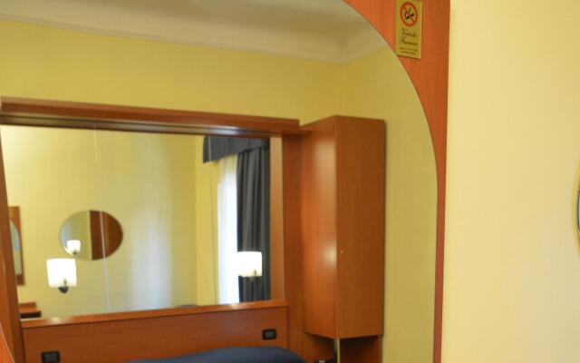 Hotel Aurora вид на фасад