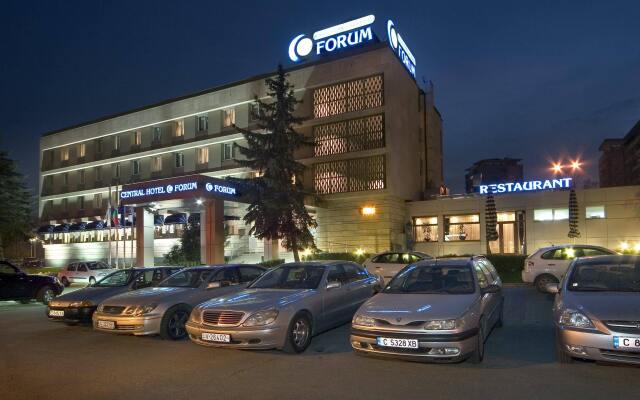 Central Hotel Forum вид на фасад