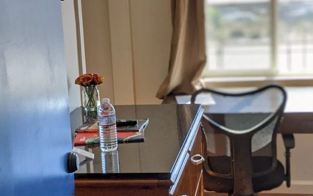 Anchor Pointe Inn