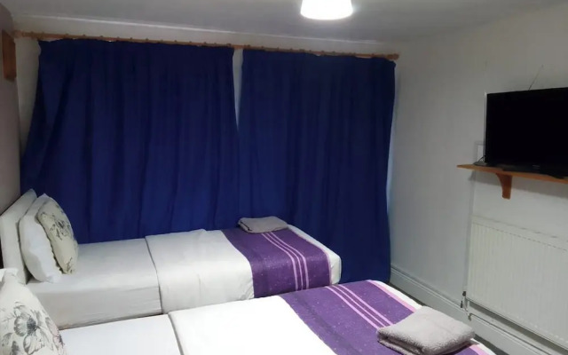 Apartment Sleeps 4 - Garden, Wifi & Free Parking