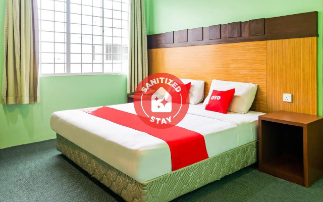 OYO 89408 Royal Hotel
