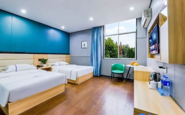 Yijia Hotel (Ji'an No.2 Middle School Pedestrian Street)