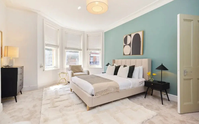 Classic Edwardian Flat near Emirates