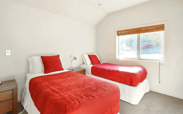 Lakefront Living - 4 Bedrm Apartmt Alpine Village