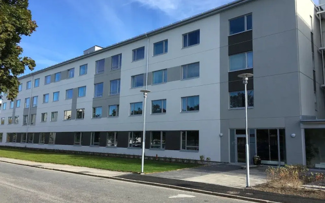 Part-Time Home Hotel Rotebro Station