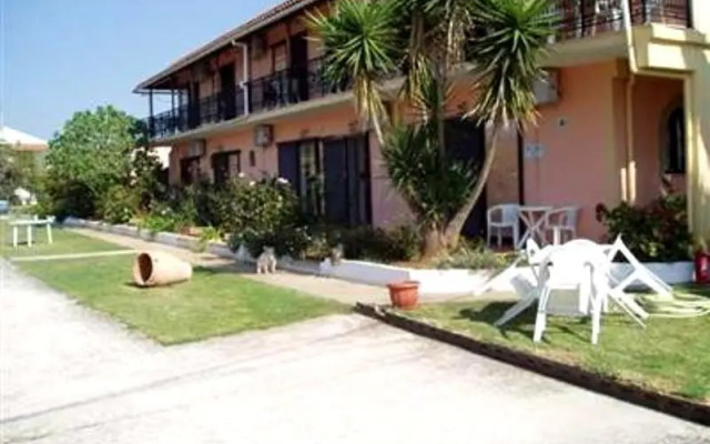 Tzevenos Hotel Apts