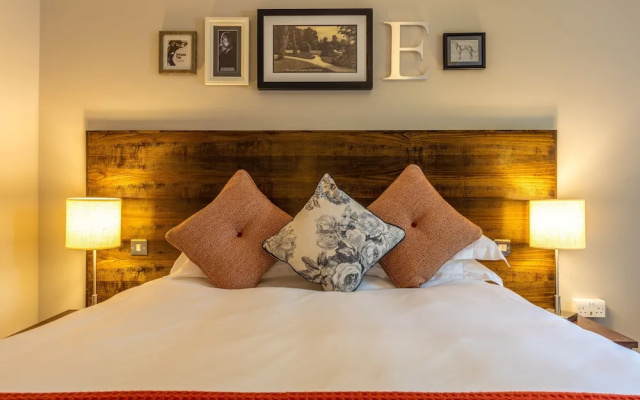 Greyhound Hotel