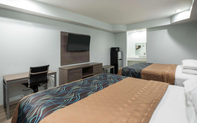 Super 8 by Wyndham Humble/Fallcreek/Houston