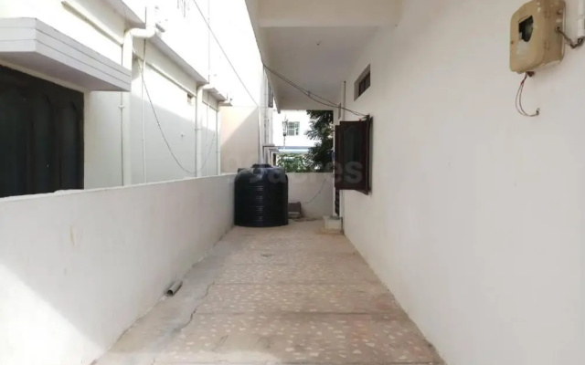 D1 Spacious & peaceful 2 bed Independent house with parking