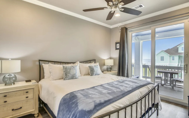 Salty Blue Mermaid - 4 Br Home