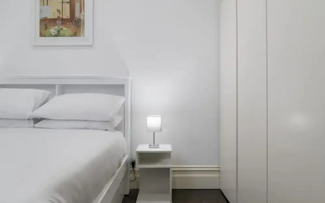 Stylish 2BR House, Walk to Parks & Cafes