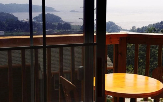 Ganghwang Noul Flower Landscape Pension