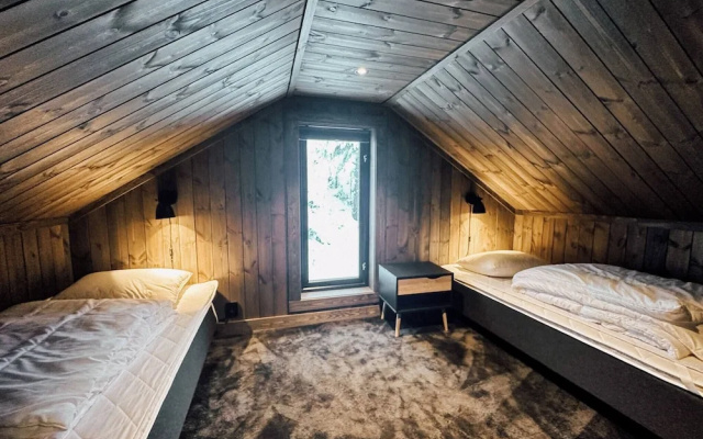 Modern Mountain Cabin - 3 Bedrooms - Sleeps 7