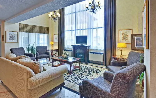Quality Inn & Suites Toronto West 401-Dixie