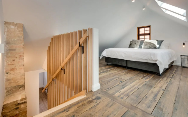 White Room Apartments