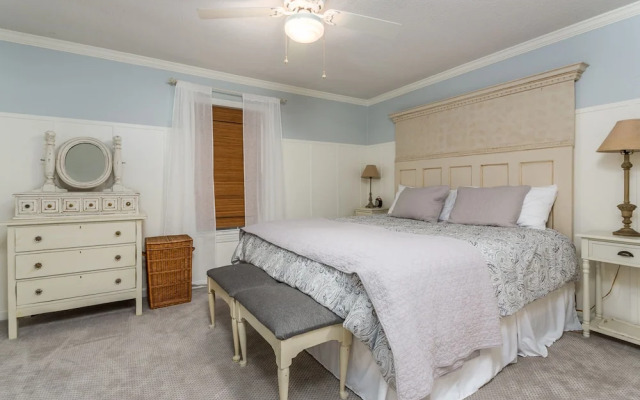 617 Beach Drive by Hodnett Cooper