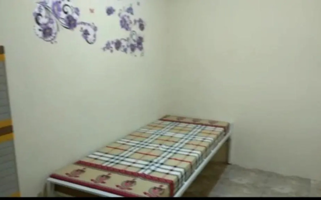 Eiffel Residence Petojo - Female Only