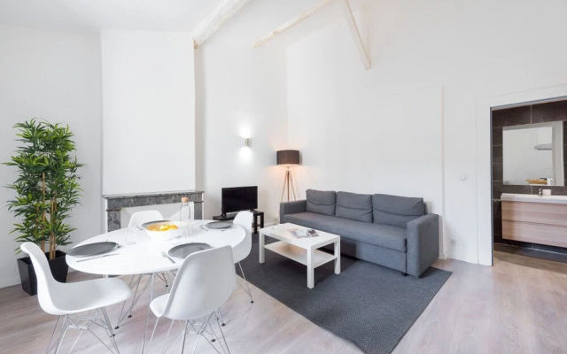 Large 1 Bedroom Apartment "rue de la Loge"!